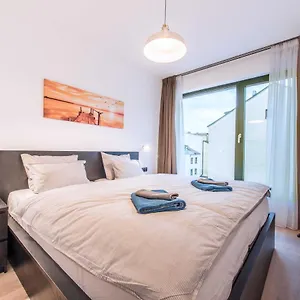quiet-new-apartment-near-city-center-with-garage.praguehotelsweb.com/